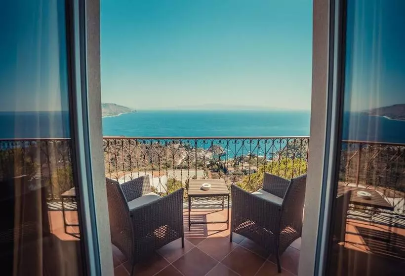 バルコニーつきオーシャンビュースーペリアルーム, Grand Hotel Miramare