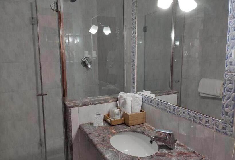 Chambre Standard, Internazionale