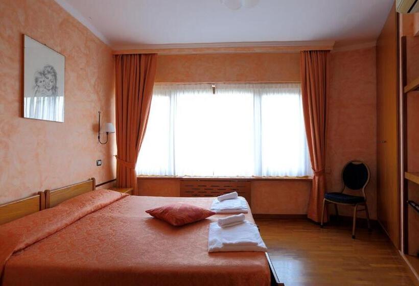 Chambre Standard, Internazionale