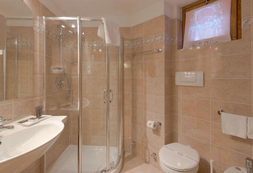 اتاق استاندارد سه نفره, Style Hotel Grifone
