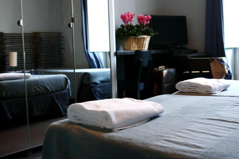 חדר אקונומי, Terminal