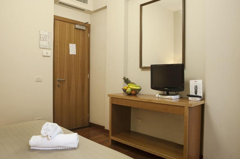 חדר סטנדרט יחיד, Terminal