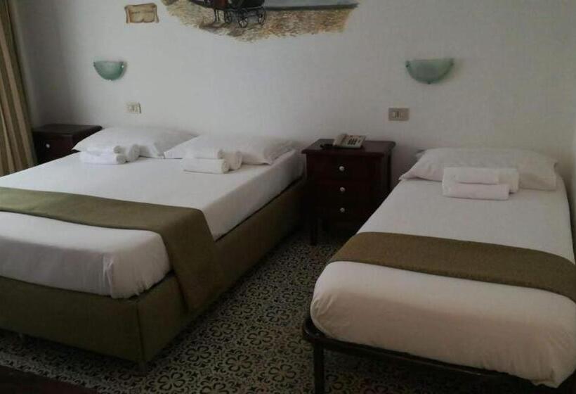 Camera Tripla Standard, Elite