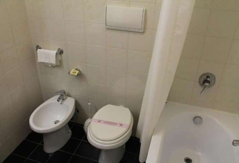 اتاق استاندارد سه نفره, Minerva