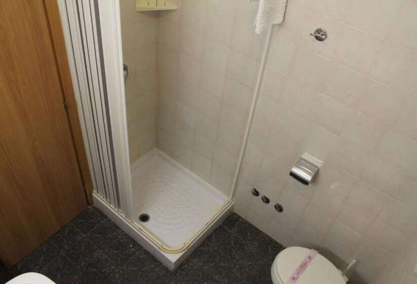 اتاق استاندارد سه نفره, Minerva