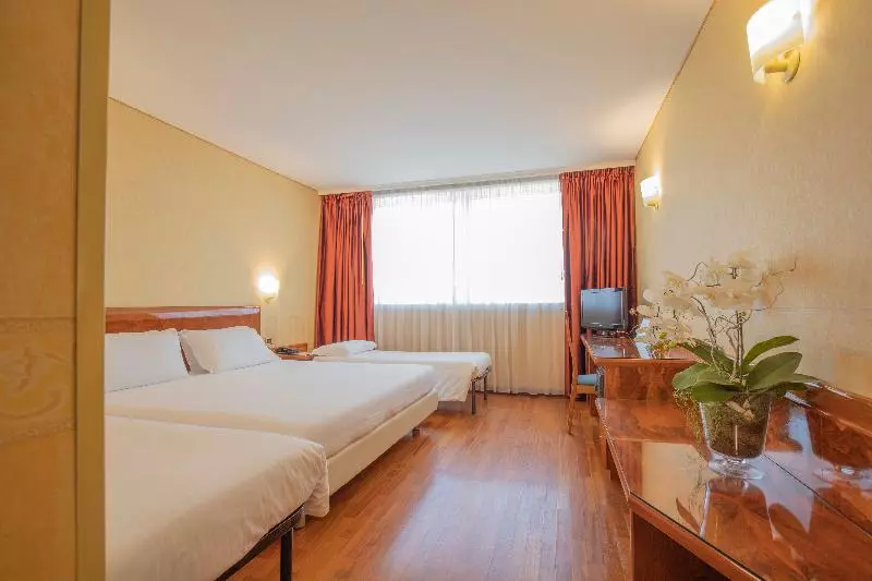 スタンダード４人部屋, Montresor Hotel Tower