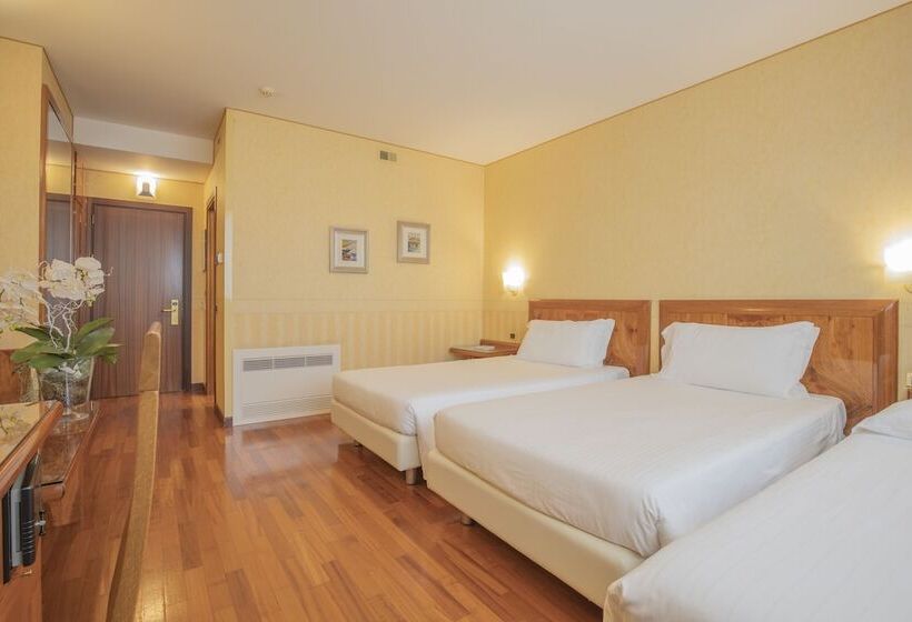 Номер Стандарт Трехместный, Montresor Hotel Tower