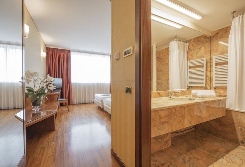 Номер Стандарт Трехместный, Montresor Hotel Tower