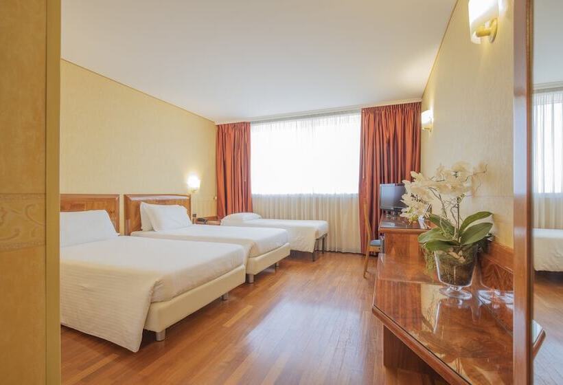 Номер Стандарт Трехместный, Montresor Hotel Tower