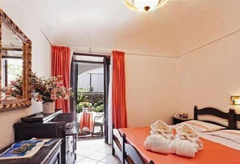 标准三人间, San Valentino Terme