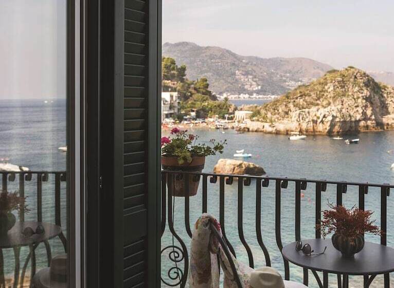 Номер Superior Вид на Море, Villa Sant Andrea, A Belmond Hotel, Taormina Mare