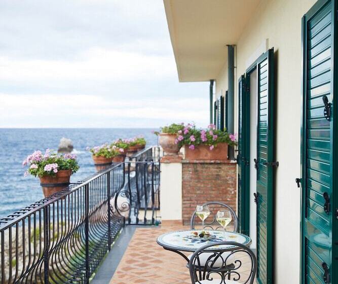 Люкс Премиум Вид на Море, Villa Sant Andrea, A Belmond Hotel, Taormina Mare