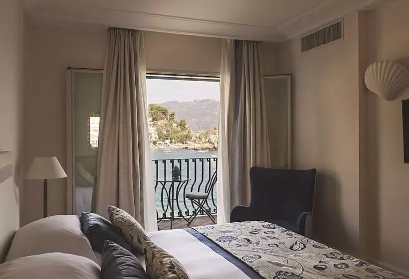 Deluxe Suite Sea View, Villa Sant Andrea, A Belmond Hotel, Taormina Mare