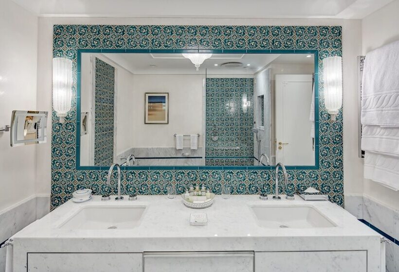 Номер Deluxe Вид на Море с Балконом, Villa Sant Andrea, A Belmond Hotel, Taormina Mare