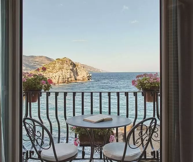 اتاق لوکس با بالکن و چشم‌انداز دریا, Villa Sant Andrea, A Belmond Hotel, Taormina Mare