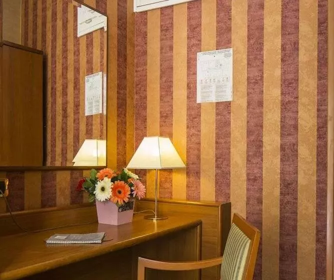 اتاق استاندارد چهار تخته, Nuovo Hotel Del Porto
