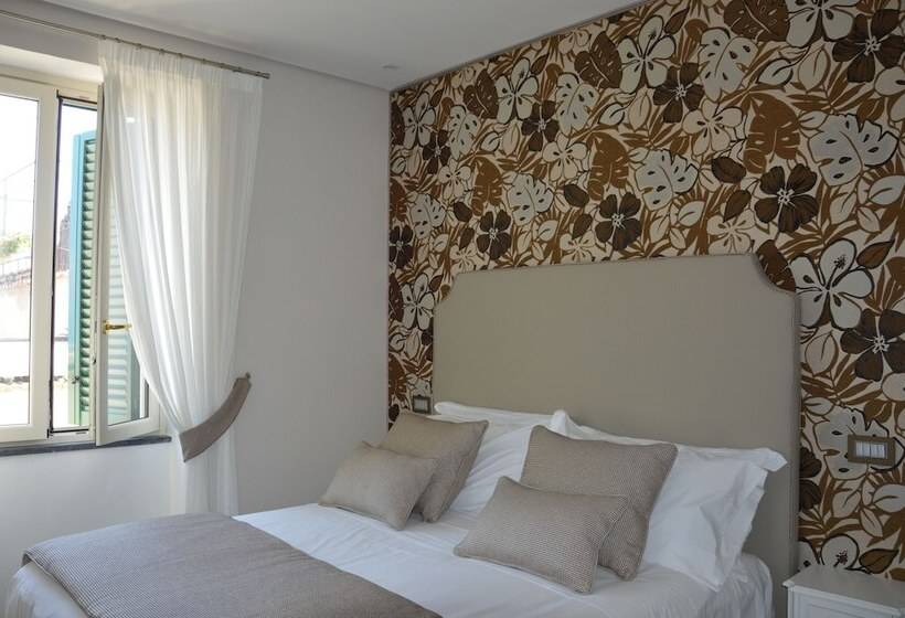 جناح ملكى, Palazzo Confalone