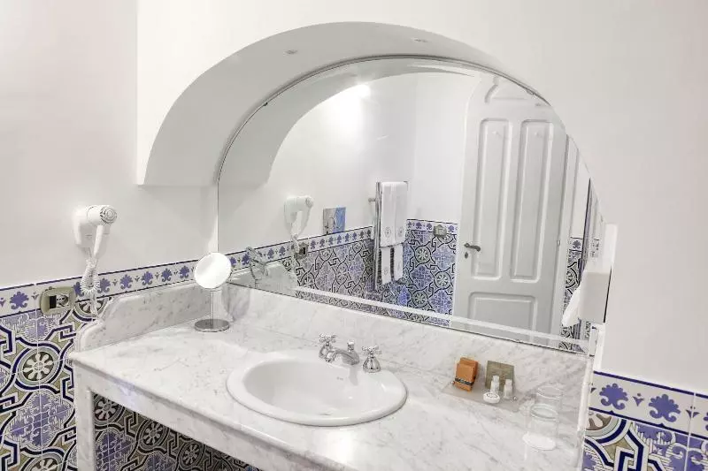 اتاق لوکس, Palazzo Confalone