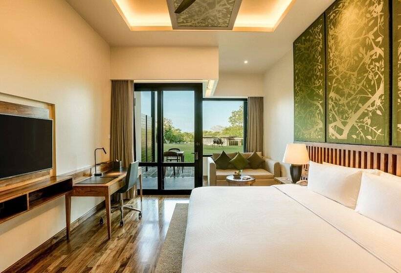 اتاق لوکس با چشم‌انداز باغ, Doubletree By Hilton Weerawila Rajawarna Resort