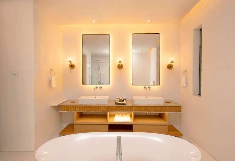 سوییت لوکس, Doubletree By Hilton Weerawila Rajawarna Resort