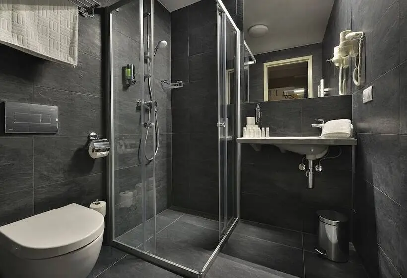 Standard Yhden Hengen Huone Parveke, Ea Hotel New Town