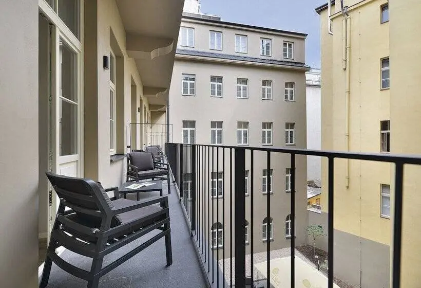 Standard Yhden Hengen Huone Parveke, Ea Hotel New Town