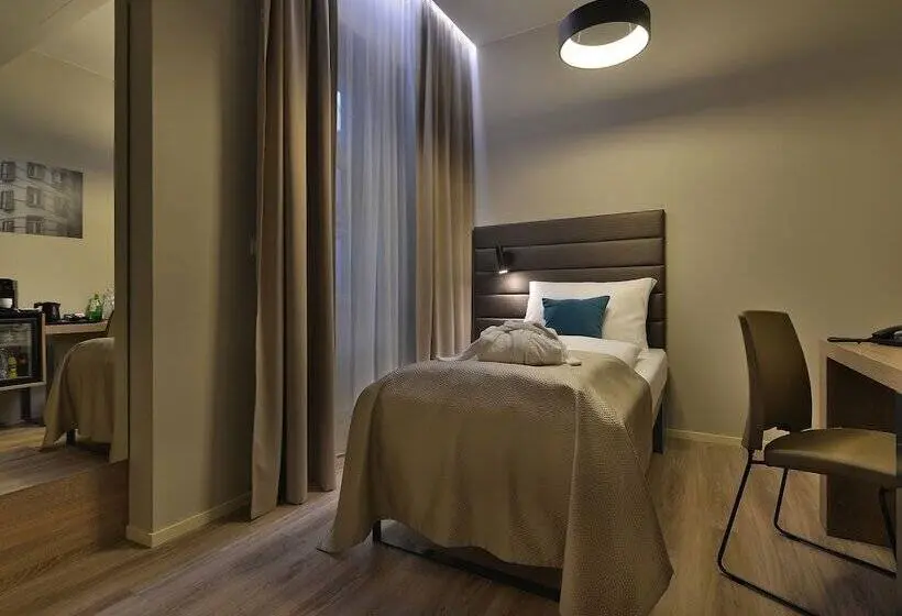 Standard Yhden Hengen Huone Parveke, Ea Hotel New Town