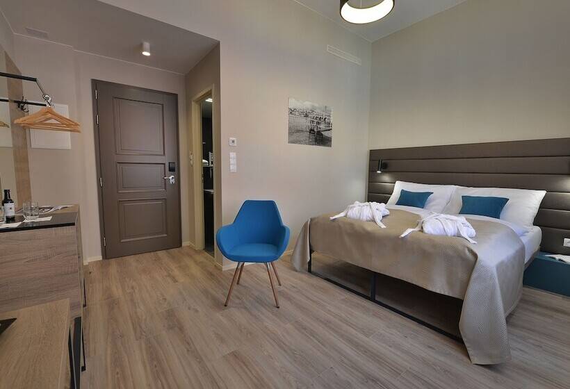 Quarto Estandar com Sacada, Ea Hotel New Town