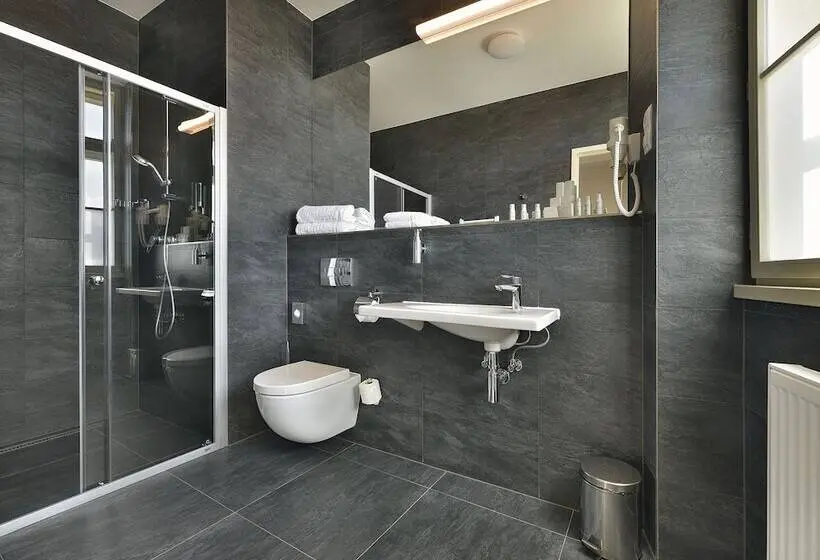 Juniorsviitti, Ea Hotel New Town