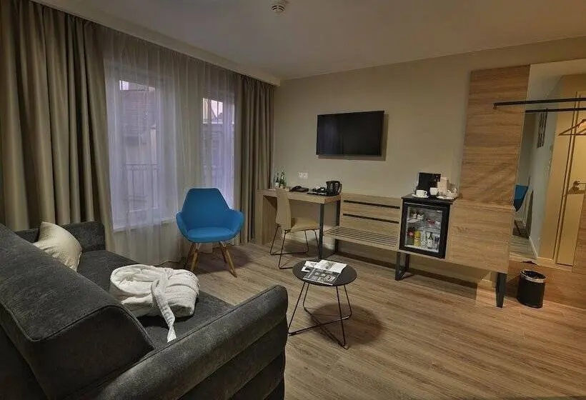 Juniorsviitti, Ea Hotel New Town