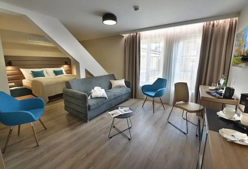 Juniorsviitti, Ea Hotel New Town