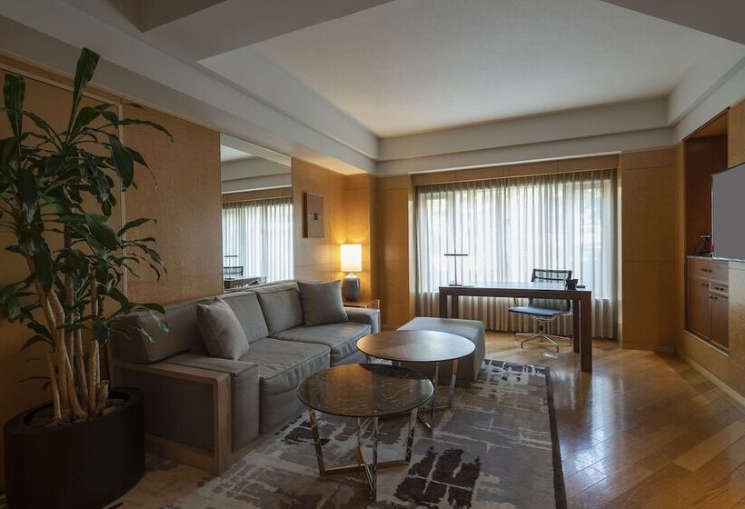 جناح, Grand Hyatt Fukuoka