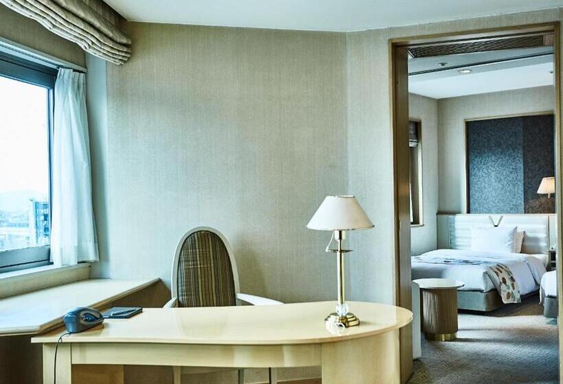 سوییت, One Station Hotel Kumamoto  Dlight Life & Hotels