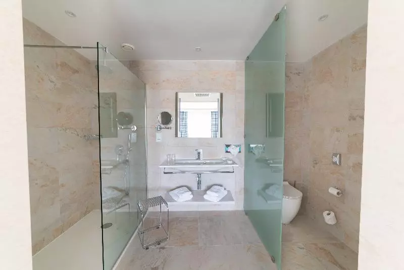 エコノミールーム, Ramla Bay Resort