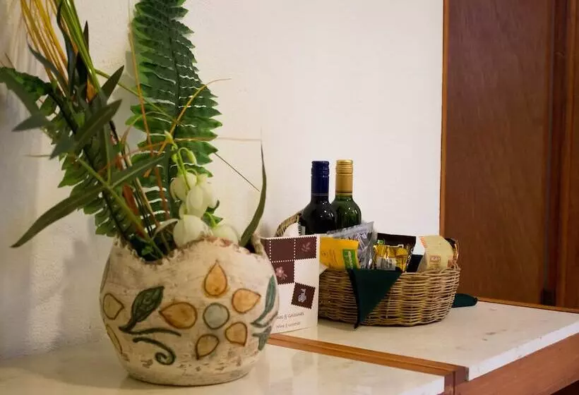 ジュニアスイート, Meson Del Marques
