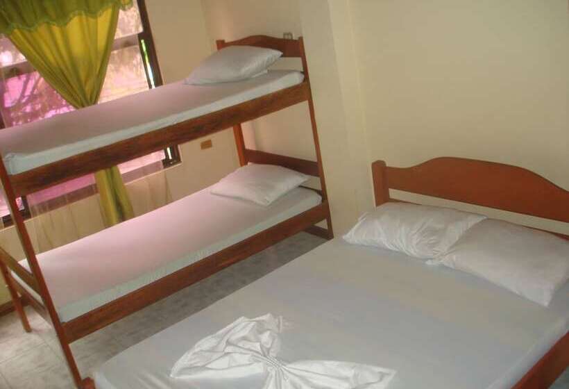 Четырехместный Номер Стандарт, Hostal Hippilandia   Hostel
