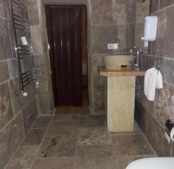 Perhehuone, Sandık Cave Suites
