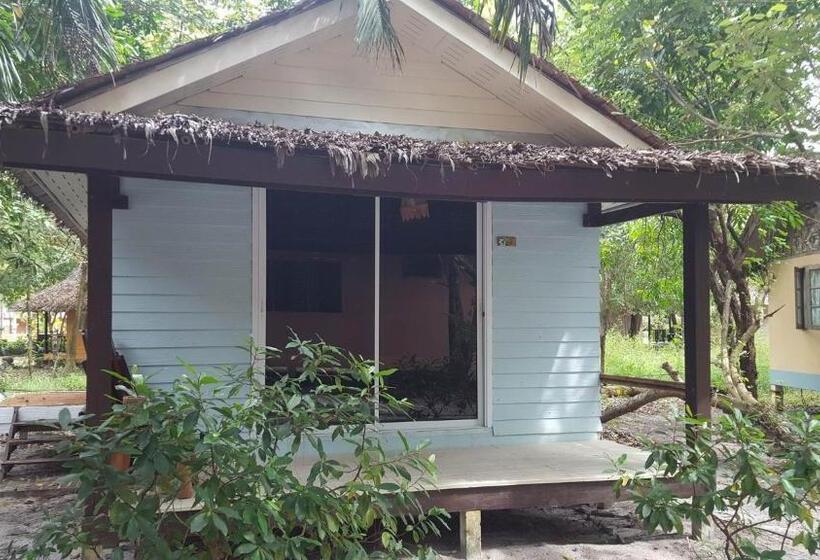 بنجلو قياسى مطلّ علي الحديقة, Vijit Bungalow