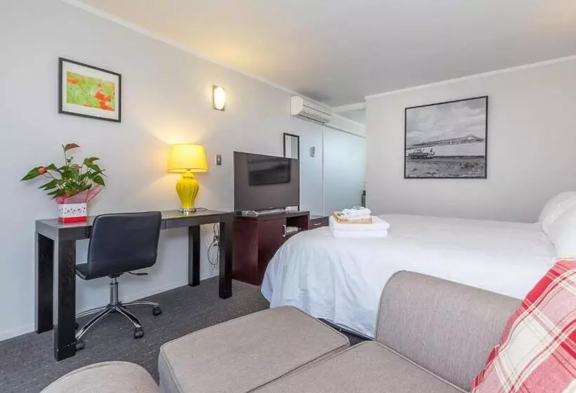 Standard-studio, Anzac Court Motel