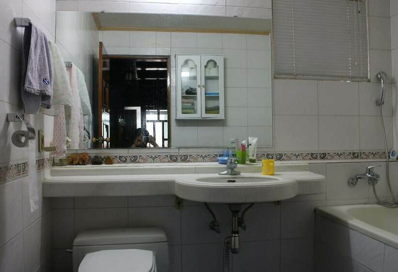 Cama em Quarto Compartilhado, Dasan House