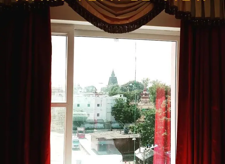 اتاق لوکس با چشمانداز شهر, Bodhgaya Seven Inn Hotel N Restaurant