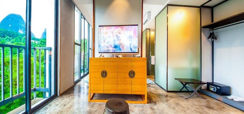 سوییت لوکس, Courtyard Hotel – Li River Branch