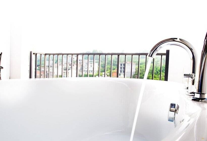 Люкс Повышенной Комфортности, Courtyard Hotel – Li River Branch