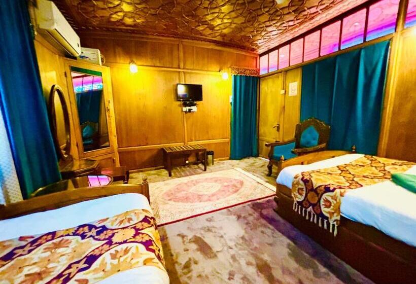 اتاق سوپریور, The Badyari Palace Houseboats