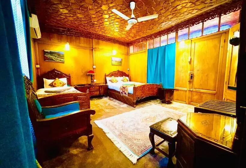اتاق سوپریور, The Badyari Palace Houseboats