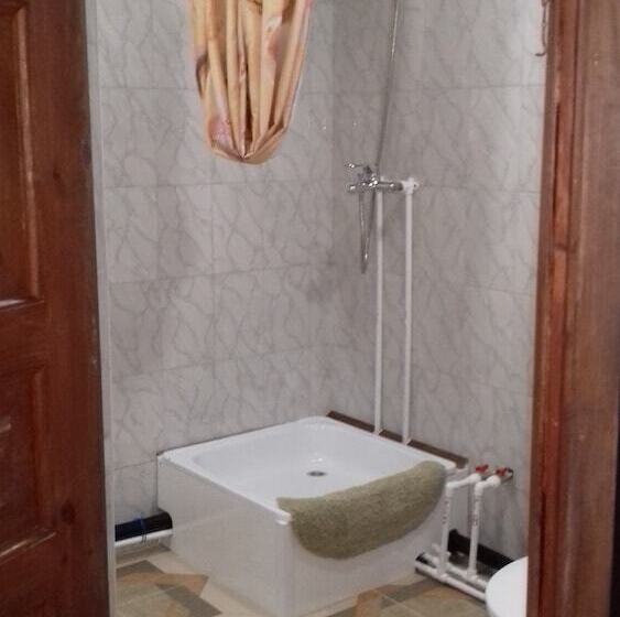 חדר סטנדרט לשלושה, Zastava