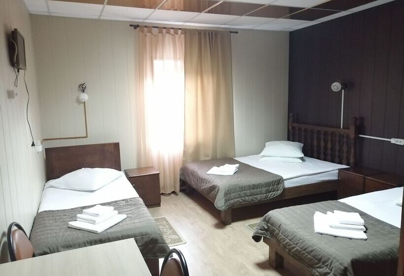 חדר סטנדרט לשלושה, Zastava