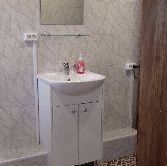 חדר סטנדרט לארבעה, Zastava