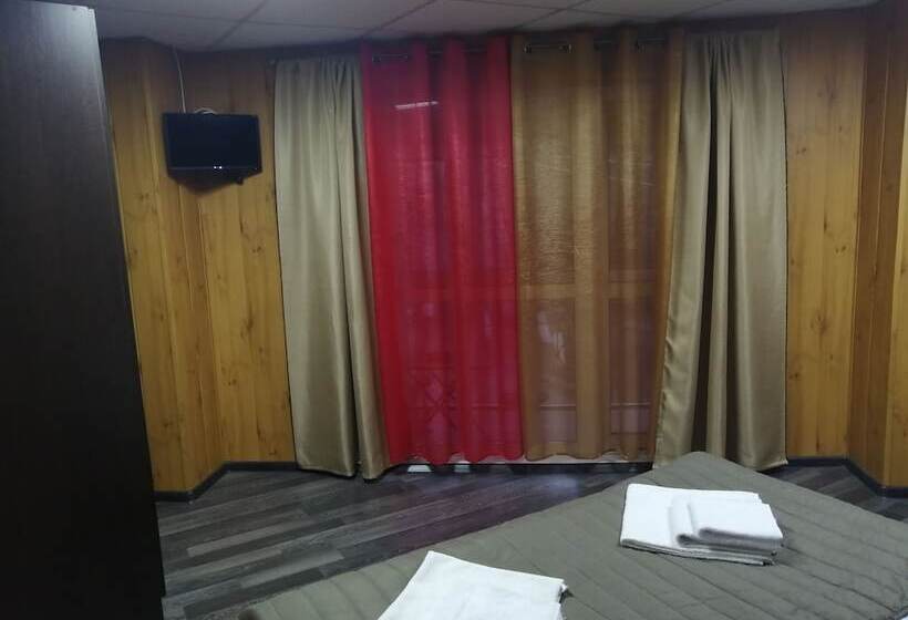 חדר סופריור לשלושה, Zastava