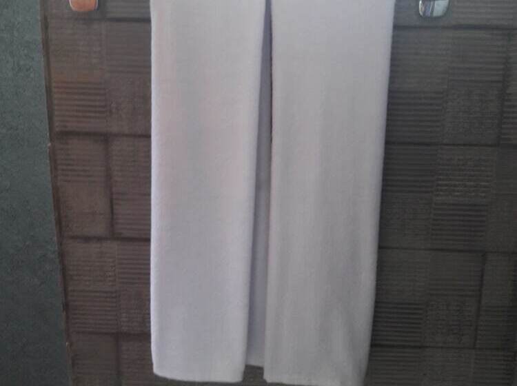 اتاق لوکس, Pemuntalan Guesthouse